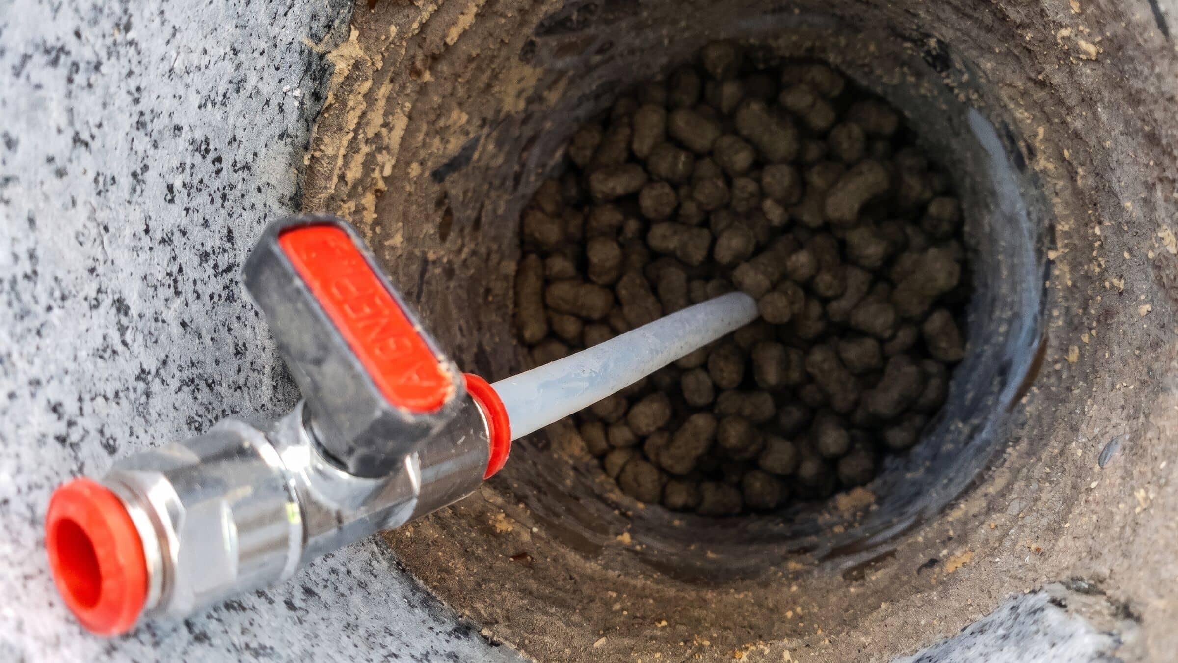 Soil gas probe installation: photo 2 of 9